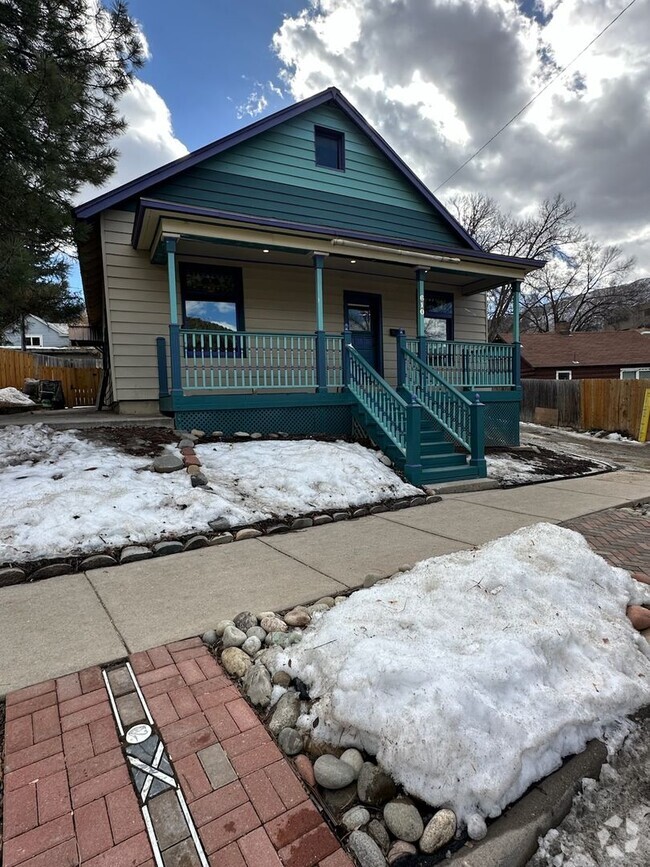 Building Photo - Historic 3-bedroom, 1-bath home in Downtow...