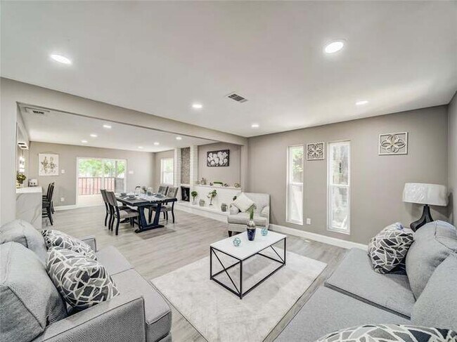 Open floor plan - 4028 Treeline Dr
