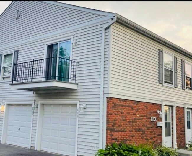 Building Photo - 600 Academy Ct Unit 600