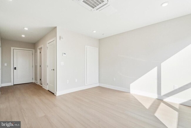 Photo - 922 N Broad St Unit STUDIO - 3RD FL