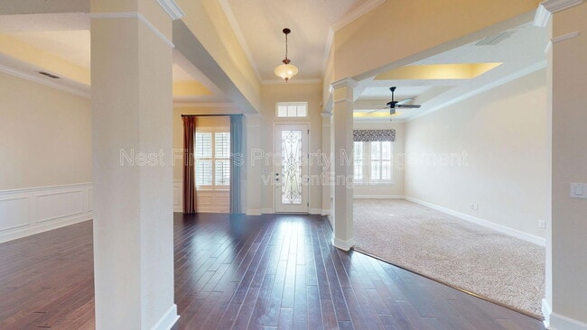 Photo - 463 Oxford Estates Way