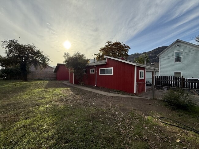 Photo - 173 SE Lane Ave