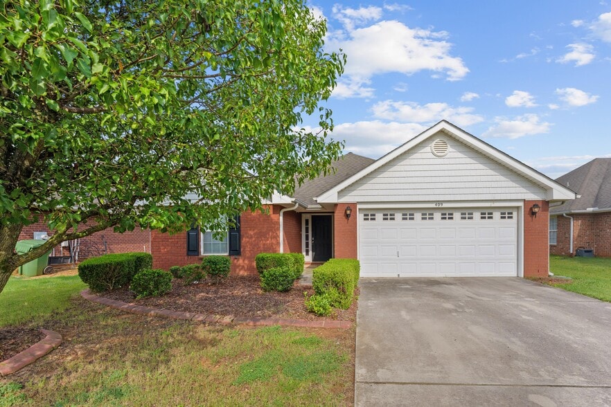 409 Summer Cove Cir NW