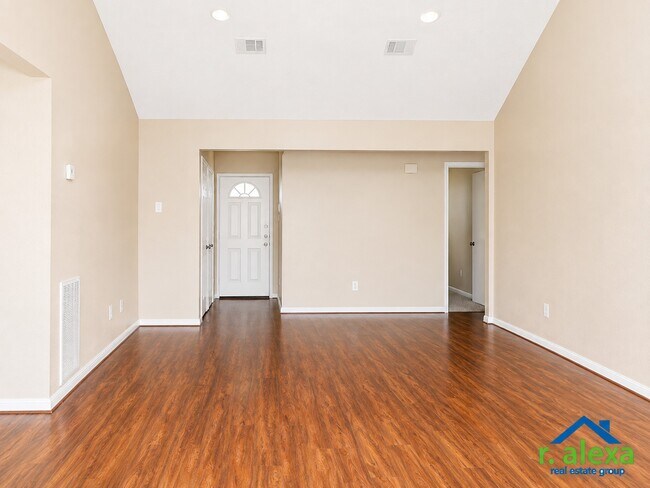 Photo - 3038 Mosby Dr
