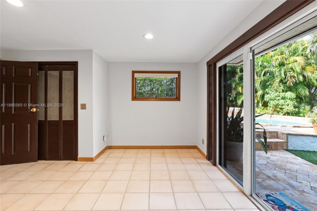 Photo - 2530 Okeechobee Ln