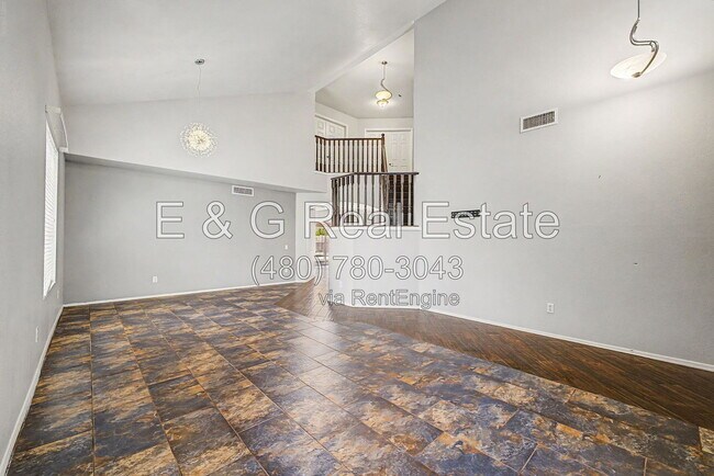 Photo - 19424 N 33rd Pl