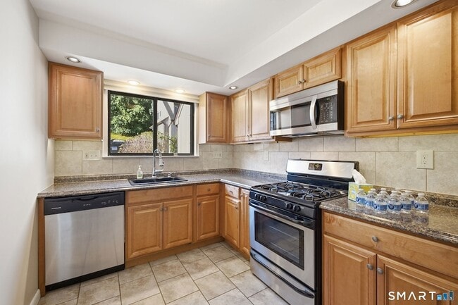 67 Cambridge Ct