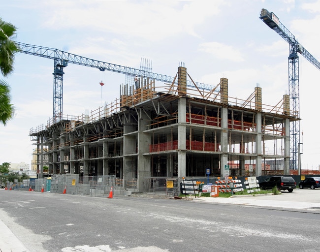 En construcción - 18 de agosto de 2004 - 610 Clematis St