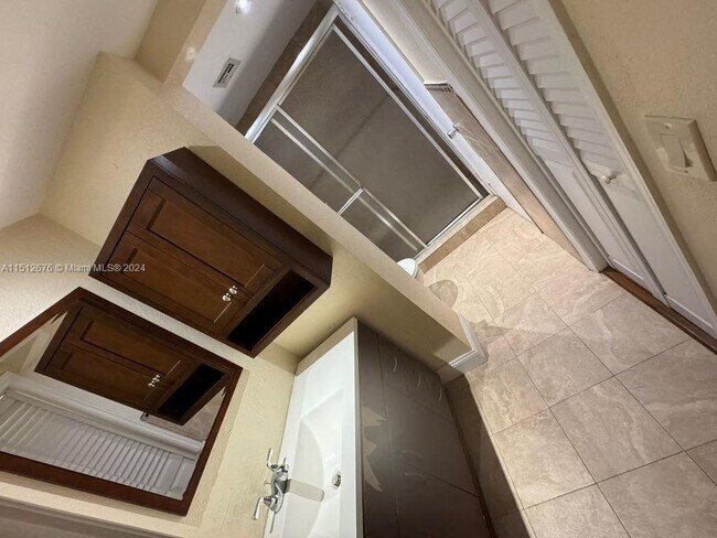 Photo - 1850 NE 169th St