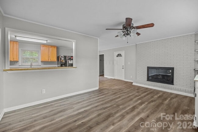 Photo - 4800 Maplecrest Dr