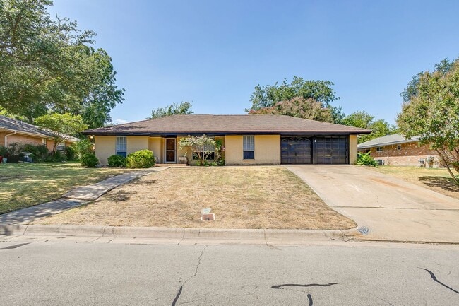6528 Winifred Dr