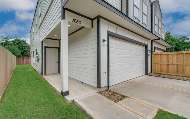 Photo - 1063 South Ln