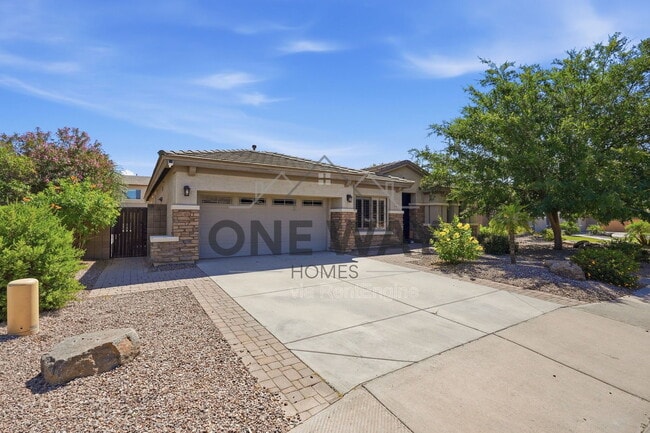 Building Photo - 587 E Benrich Dr
