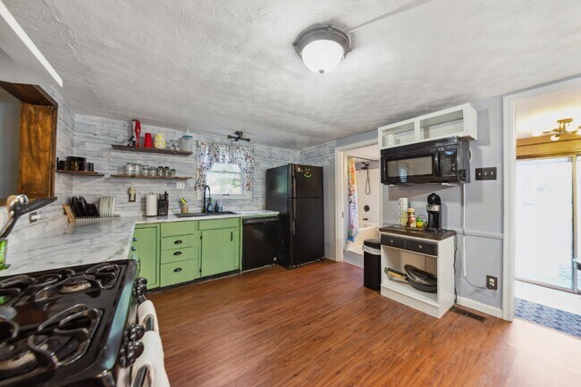 Photo - Charming, Fully Finished, 2 Bedroom Home w...