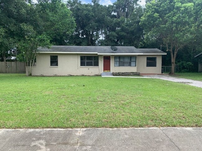 3 Bed 1 Bath | Large Fenced Yard | Washer/... - 3 Bed 1 Bath | Large Fenced Yard | Washer/... House