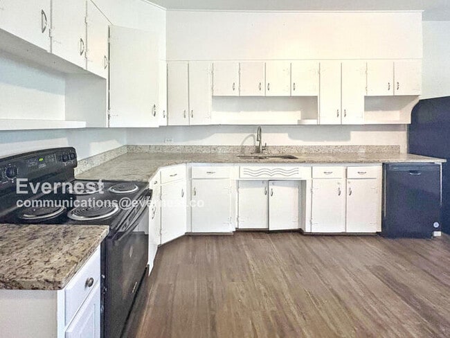 Photo - 253 11th Ave NE