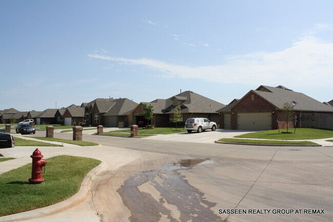 Photo - 2413 SW Edinburough Dr