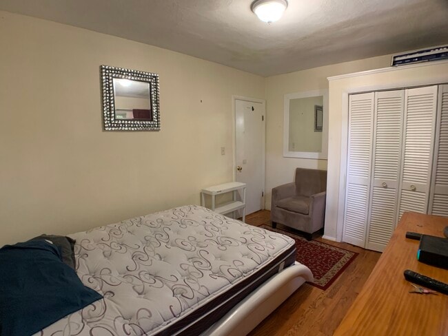 Photo - 569 Main St Unit #1