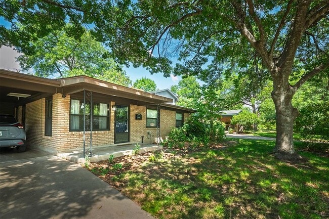 Photo - 1306 Ridgemont Dr House