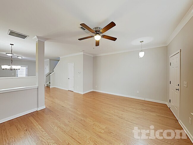 Photo - 7030 McLothian Ln