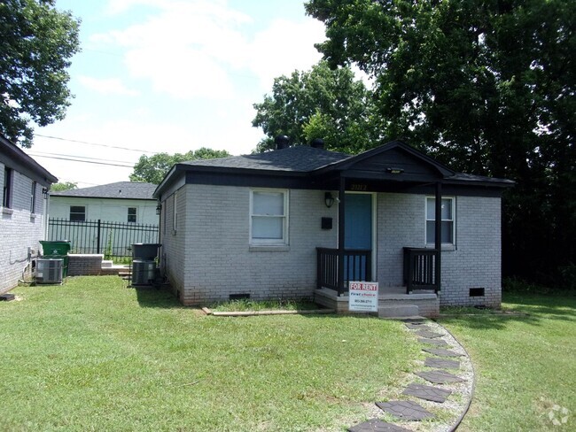 Building Photo - 2 Bedroom 1 Bath Home - Recently updated a...