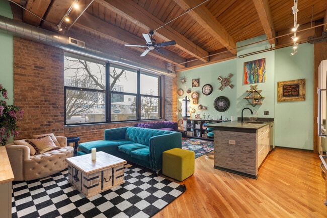 Photo - 1040 W Adams St Unit 105