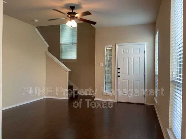 Photo - 215 N College St