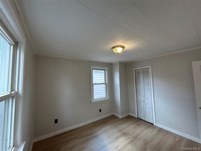 Photo - 77-25 169th St