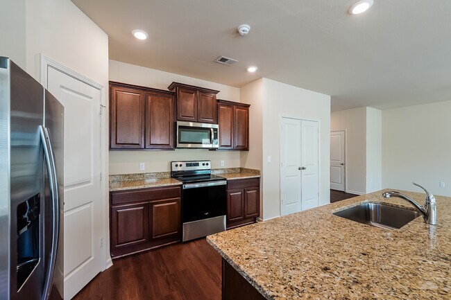 Photo - 430 Clover Cir