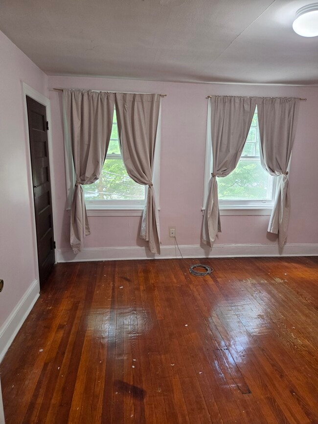 Building Photo - 74 E Greenwood Ave Unit Apt. 2