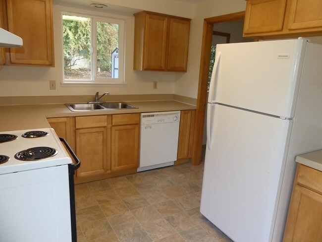 Come see this adorable Sandy Duplex!