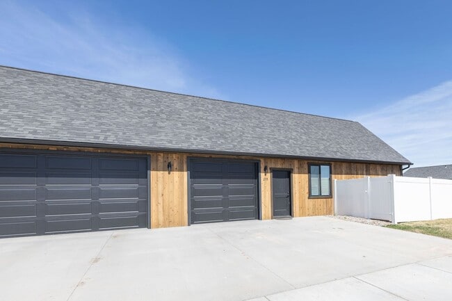 Building Photo - K215LI Unit ADU