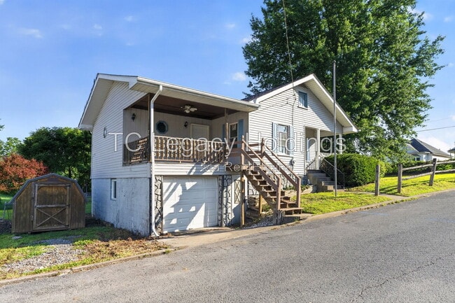 Photo - 200 Reeves Ave