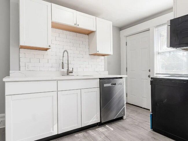 Photo - 1095 Stanley Ave Unit 1095