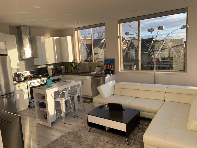 Living Room - 1630 S Lane St Townhome