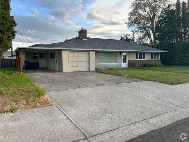 Building Photo - 3 Bed/2Bath + bonus room Rental