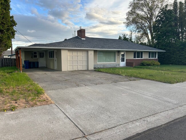 3 Bed/2Bath + bonus room - 3 Bed/2Bath + bonus room House