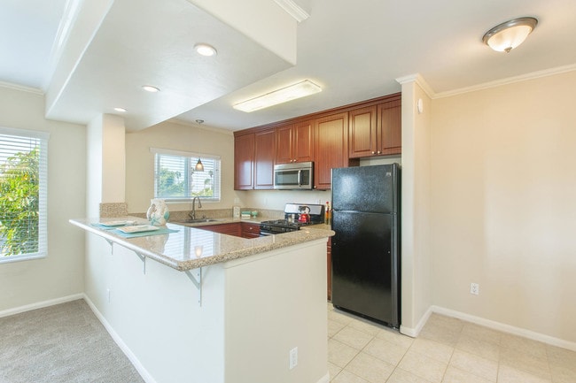 5077 Cape May Avenue San Diego, CA 92107-Oceanwalk Apartment Homes Kitchen - Elan Ocean Walk