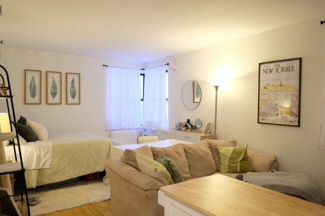 Building Photo - 1420 York Ave