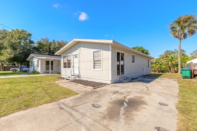 Photo - 608 Walker St House