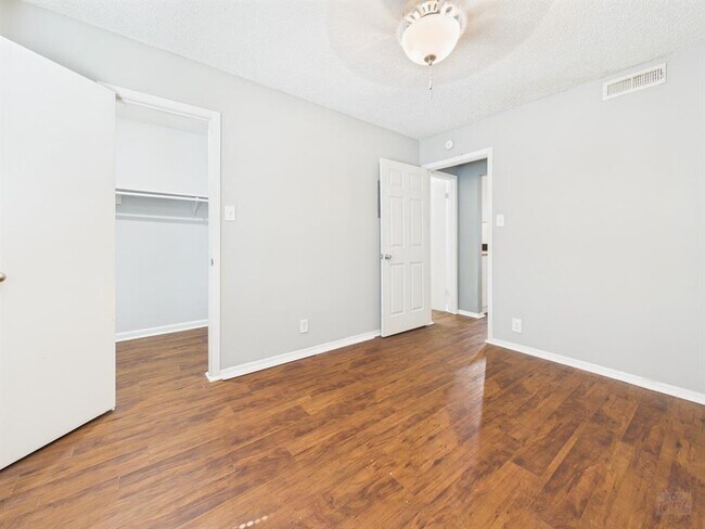 Photo - 2401 Manor Rd Unit 127