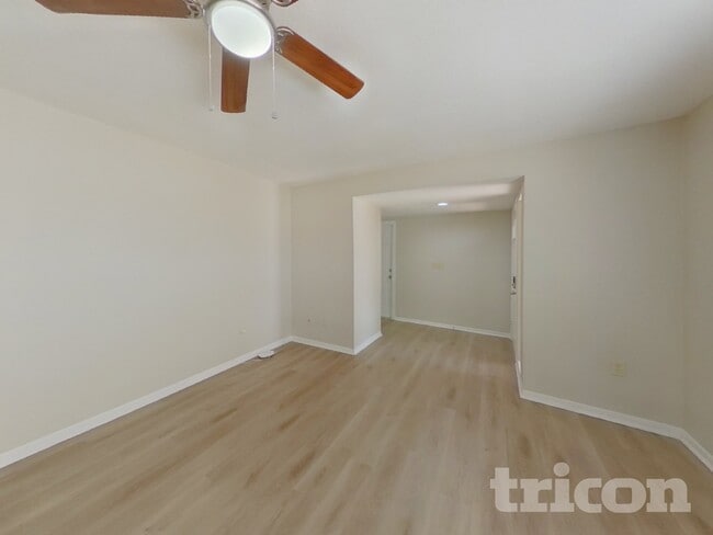 Photo - 2290 Colonial Dr