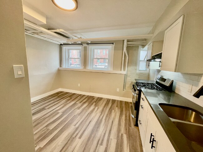 Photo - 1575 N Gaylord St Unidad 8