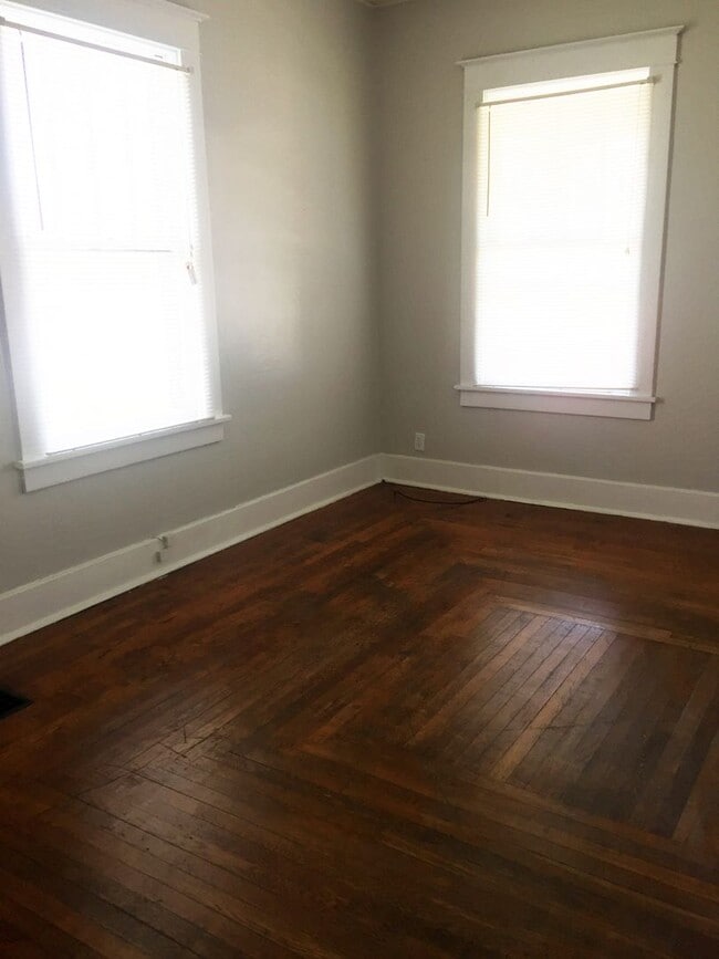 Photo - 1213-1215 Elizabeth Street Unit 1213