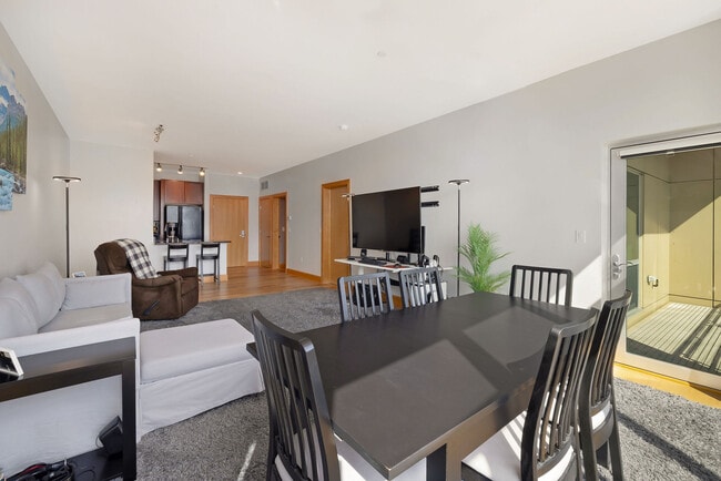 Photo - 1550 E Royall Pl Unidad 403