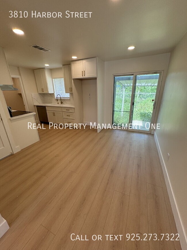 Photo - 3810 Harbor St