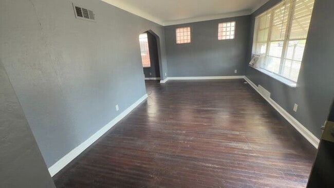 Photo - Beautiful 2 Bed 1 Bath For Rent!