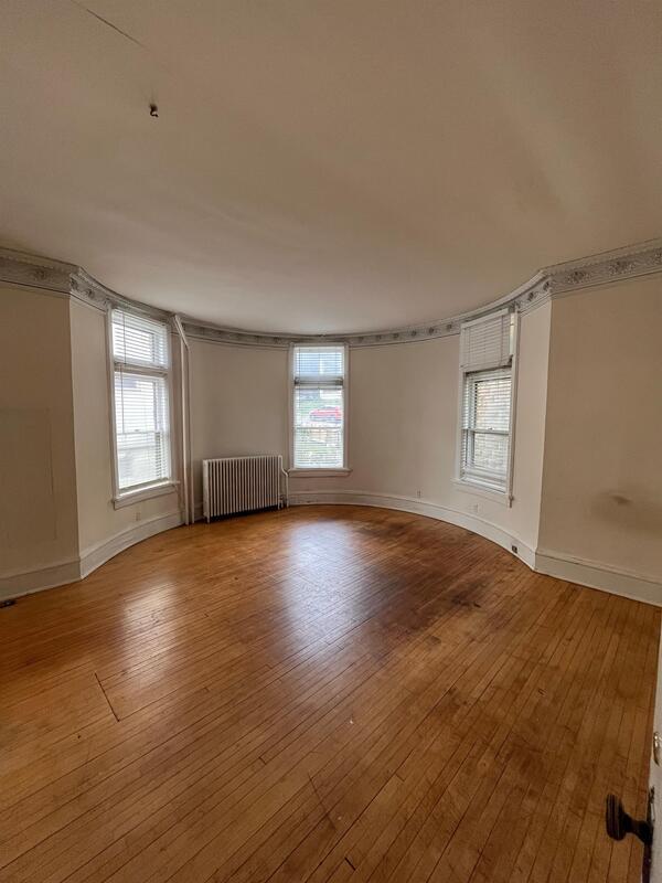 Photo - 137 E Gorham St Unidad 1 Rental