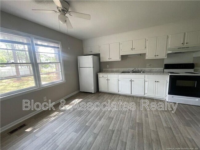 Photo - 323 Cadmium Ct