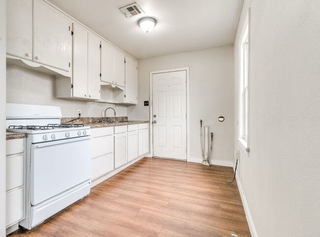 Photo - 7402 SE 15th St